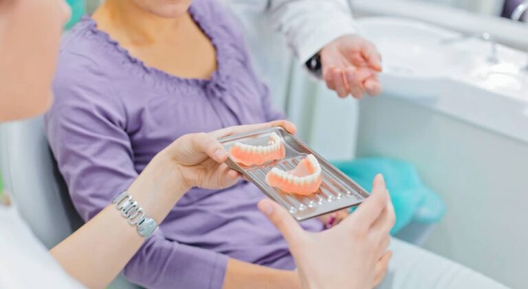 difference between complete dentures & partial dentures
